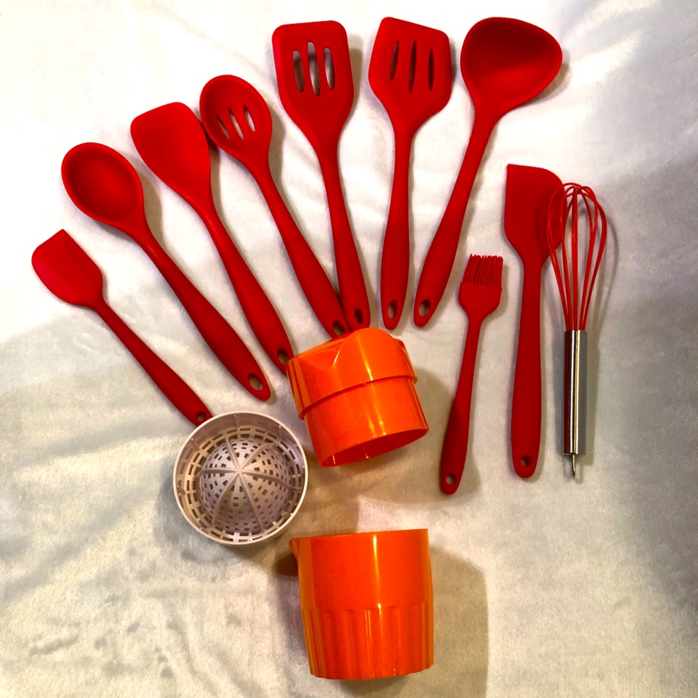Silicone kitchen utensil set and Jiffy Juicer.